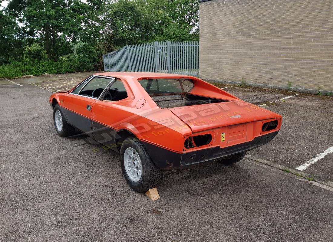 ferrari 308 gt4 dino (1976) con sconosciuto, in preparazione per lo smantellamento di #3