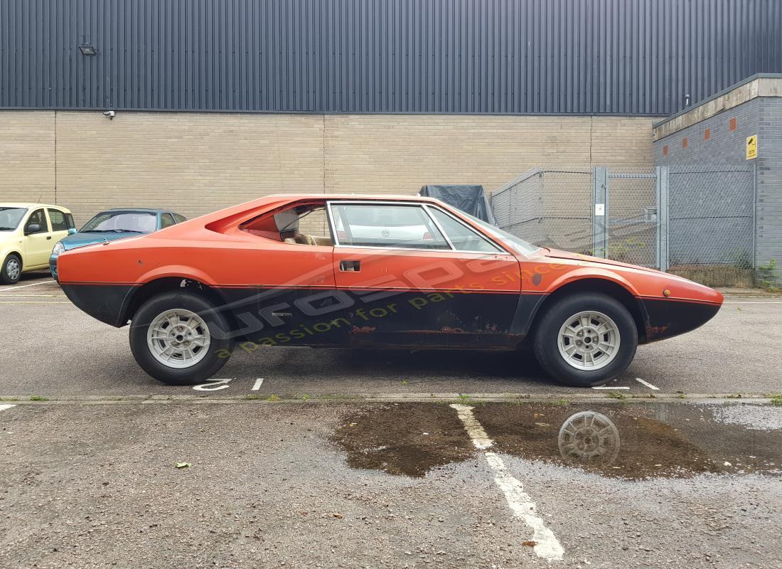 ferrari 308 gt4 dino (1976) con sconosciuto, in preparazione per lo smantellamento di #6