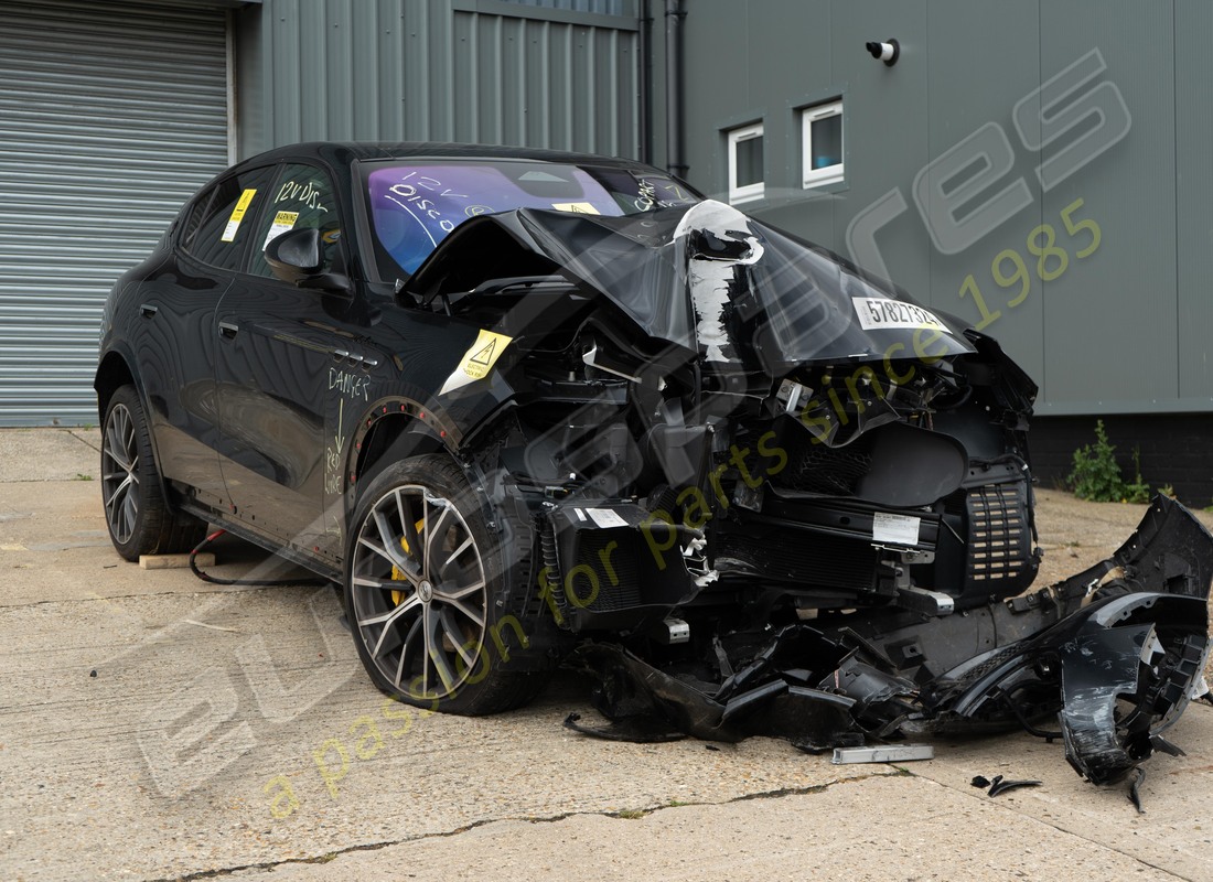 maserati grecale modena (2023) con 3233, in preparazione per lo smantellamento di #7