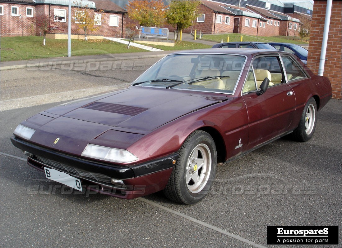 ferrari 400i (1983 mechanical) in preparazione per lo smantellamento presso eurospares