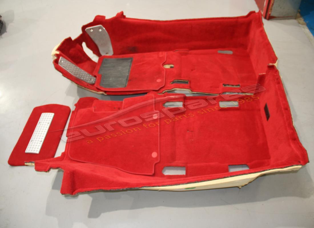 USATO Ferrari SET COMPLETO DI TAPPETO PRINCIPALE ROSSO. NUMERO PARTE 851496830 (1)