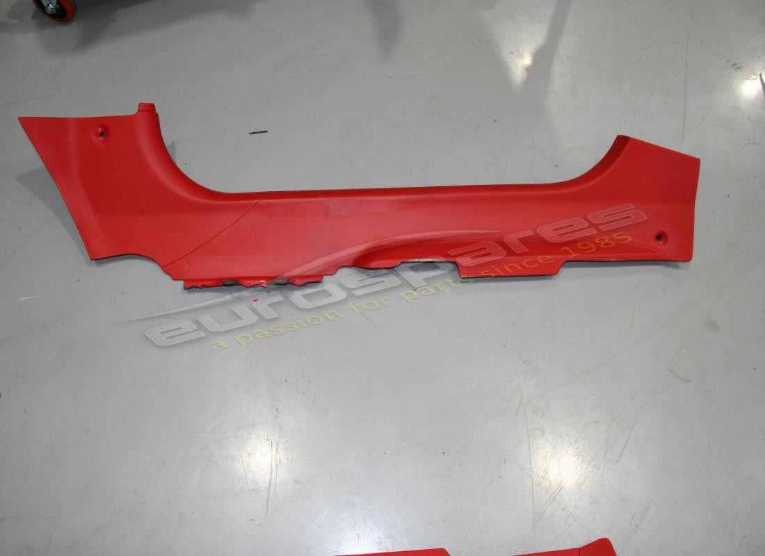 USATO Ferrari RIVESTIMENTO SOGLIA LATERALE DX . NUMERO PARTE 858027.. (1)