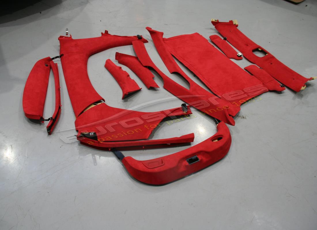 USATO Ferrari KIT RIVESTIMENTI INTERNI IN ROSSO. NUMERO PARTE 855035000 (1)