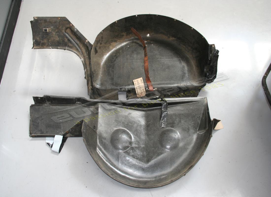 PORTARUOTA DI SCORTA USATO Ferrari LHD . NUMERO PARTE 61108500 (1)
