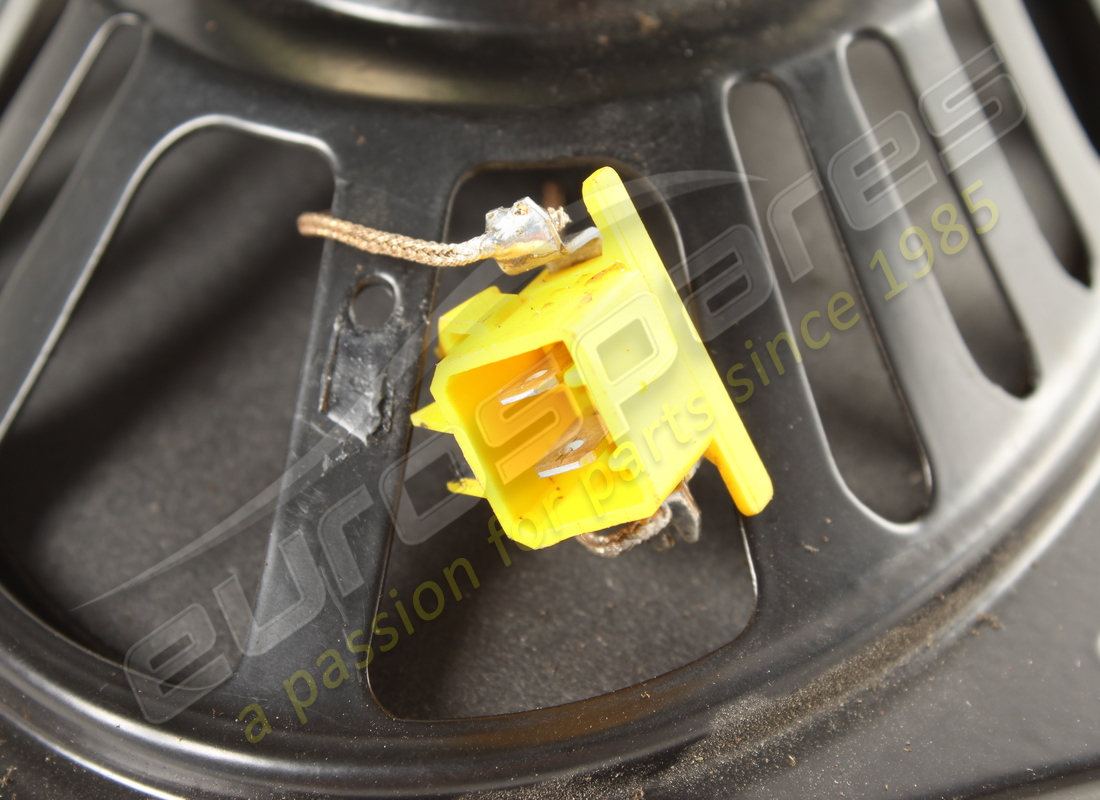 USATO FERRARI ALTOPARLANTE WOOFER. NUMERO PARTE 169209 (5) usato ferrari altoparlante woofer. numero parte 169209 (5)