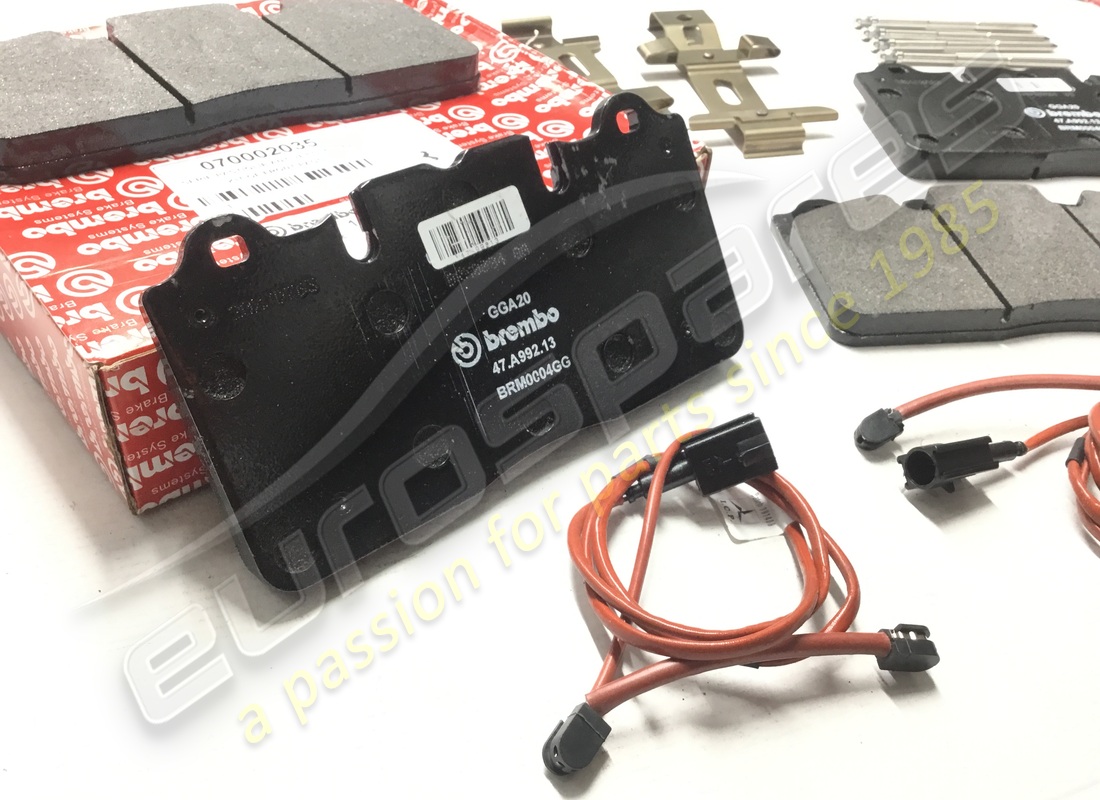nuovo ferrari kit pastiglie anteriori. numero parte 70002035 (2)