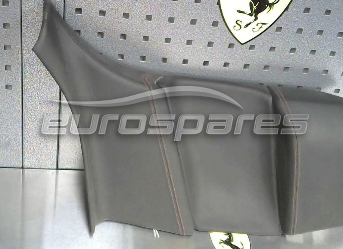 USATO Ferrari RIVESTIMENTO LATERALE DX . NUMERO PARTE 81903112 (1)