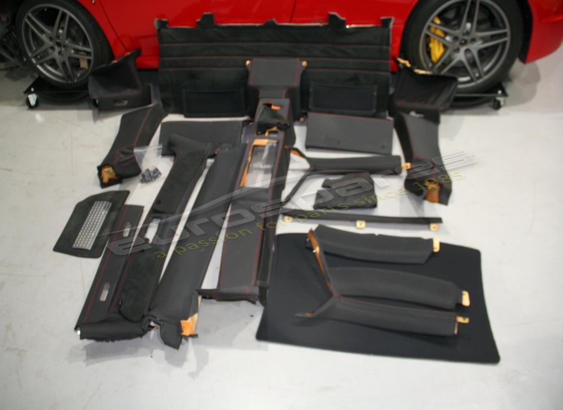 kit rivestimenti interni con guida a destra usato ferrari. numero parte 80191010 (1)