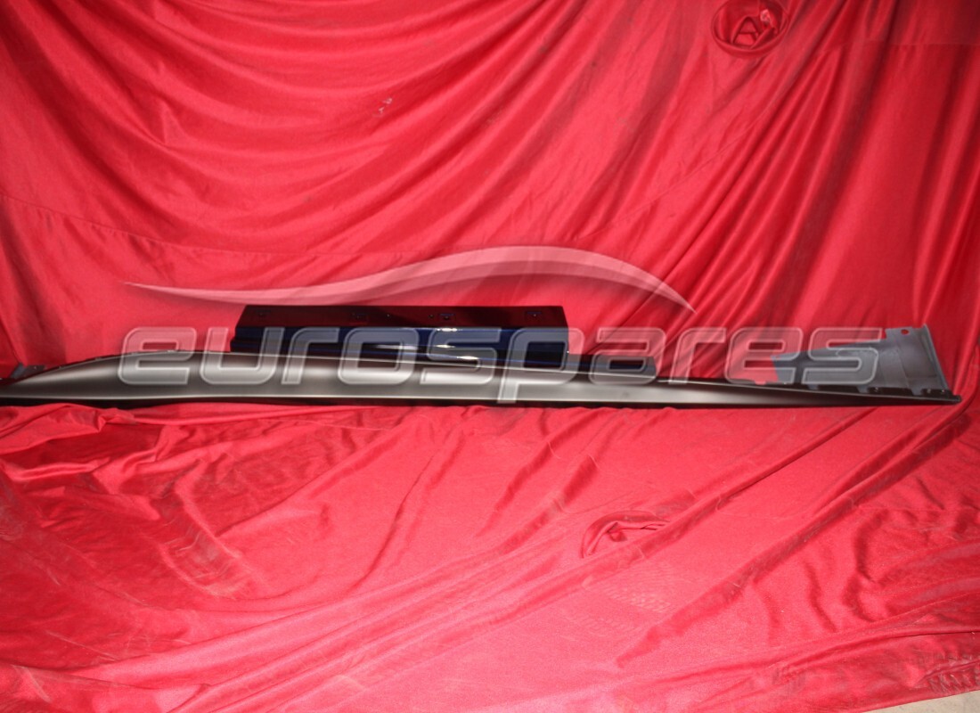 nuovo (altro) ferrari copertura soglia esterna destra. numero parte 84306110 (1)