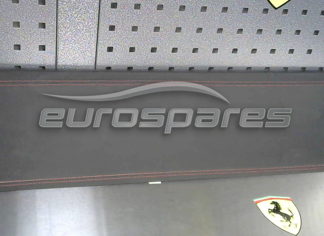USATA Ferrari TRAVERSA SUPERIORE DELLO SCHERMO POSTERIORE . NUMERO PARTE 81420100 (1)