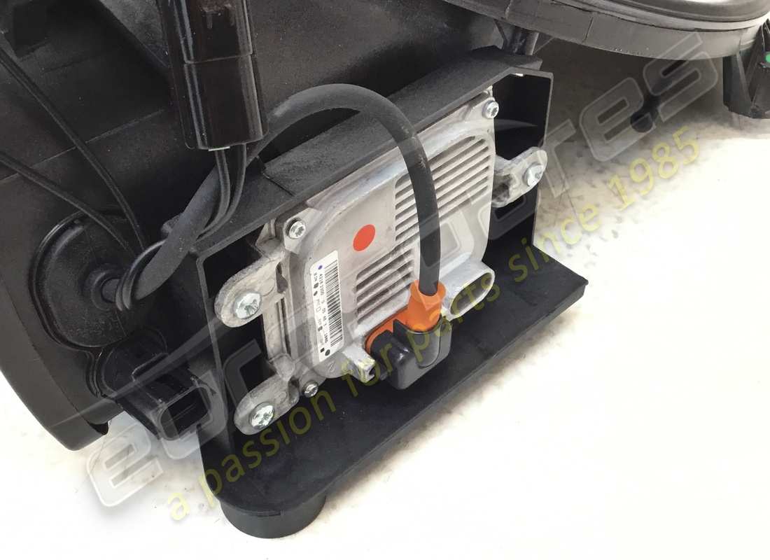 nuova ferrari lampada sinistra nera 1250 pai. numero parte 72108971 (5)