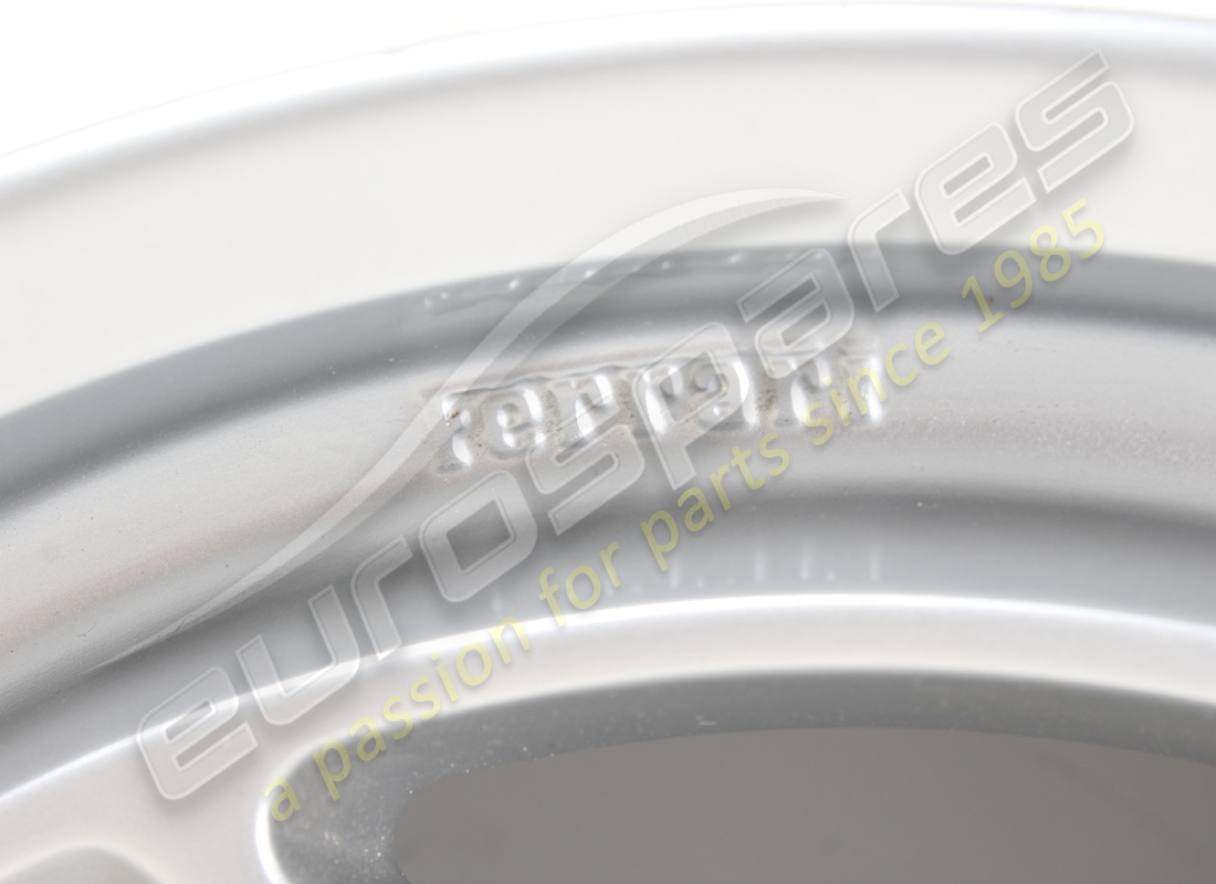 cerchio pneumatico anteriore ferrari usato 210/415. numero parte 123164 (4)