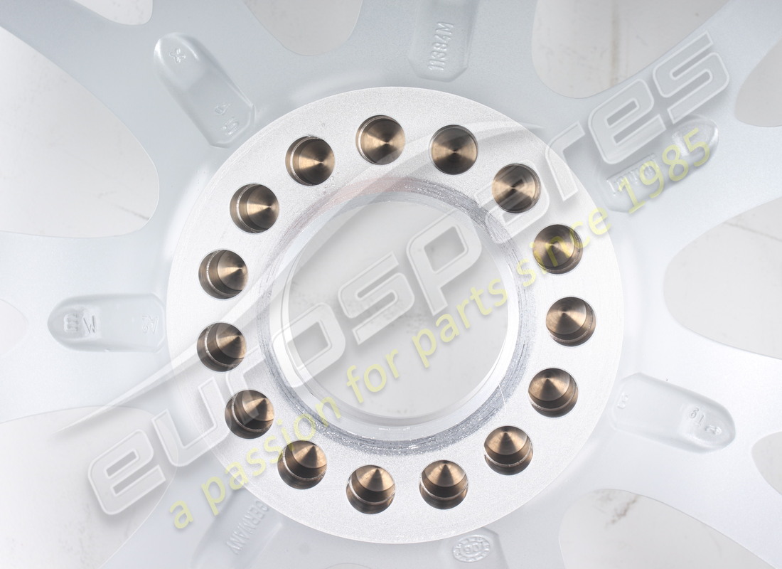 NUOVO FERRARI CERCHIO DELLA RUOTA POSTERIORE. NUMERO PARTE 220734 (5) nuovo ferrari cerchio della ruota posteriore. numero parte 220734 (5)