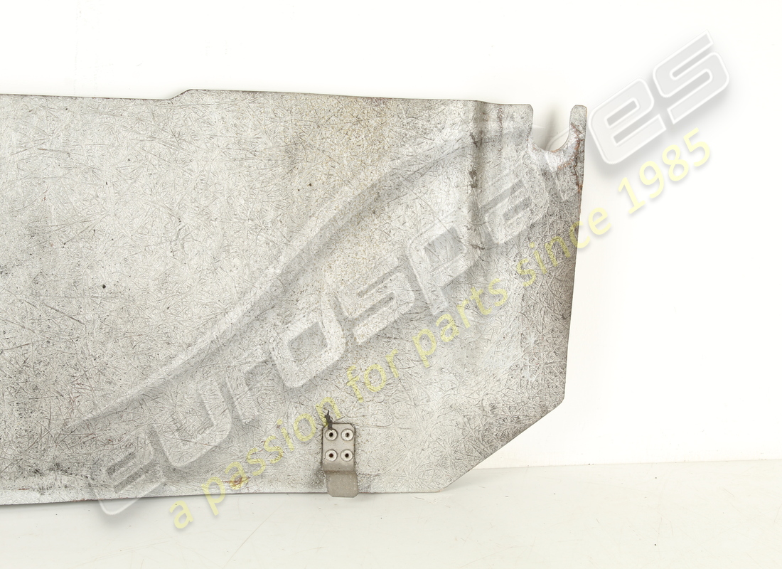 scudo ferrari usato. numero parte 168374 (3)