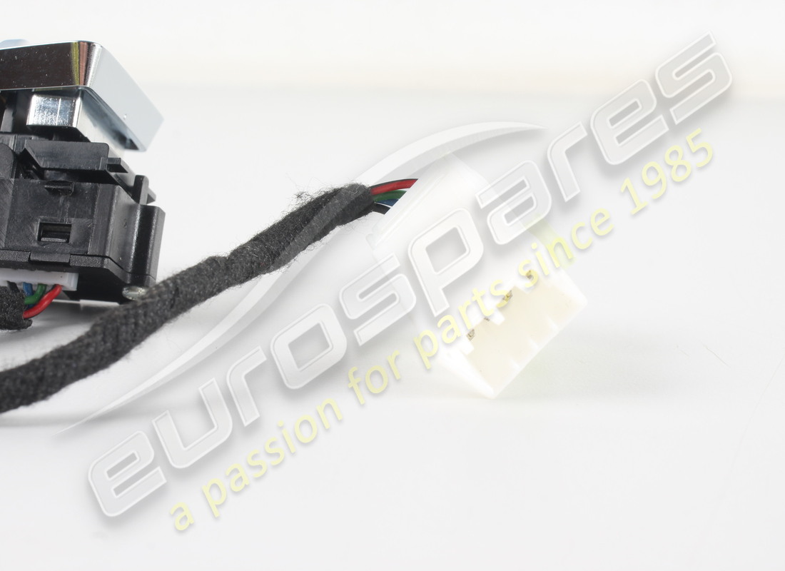 nuovo pulsante maserati. numero parte 82918400 (3)