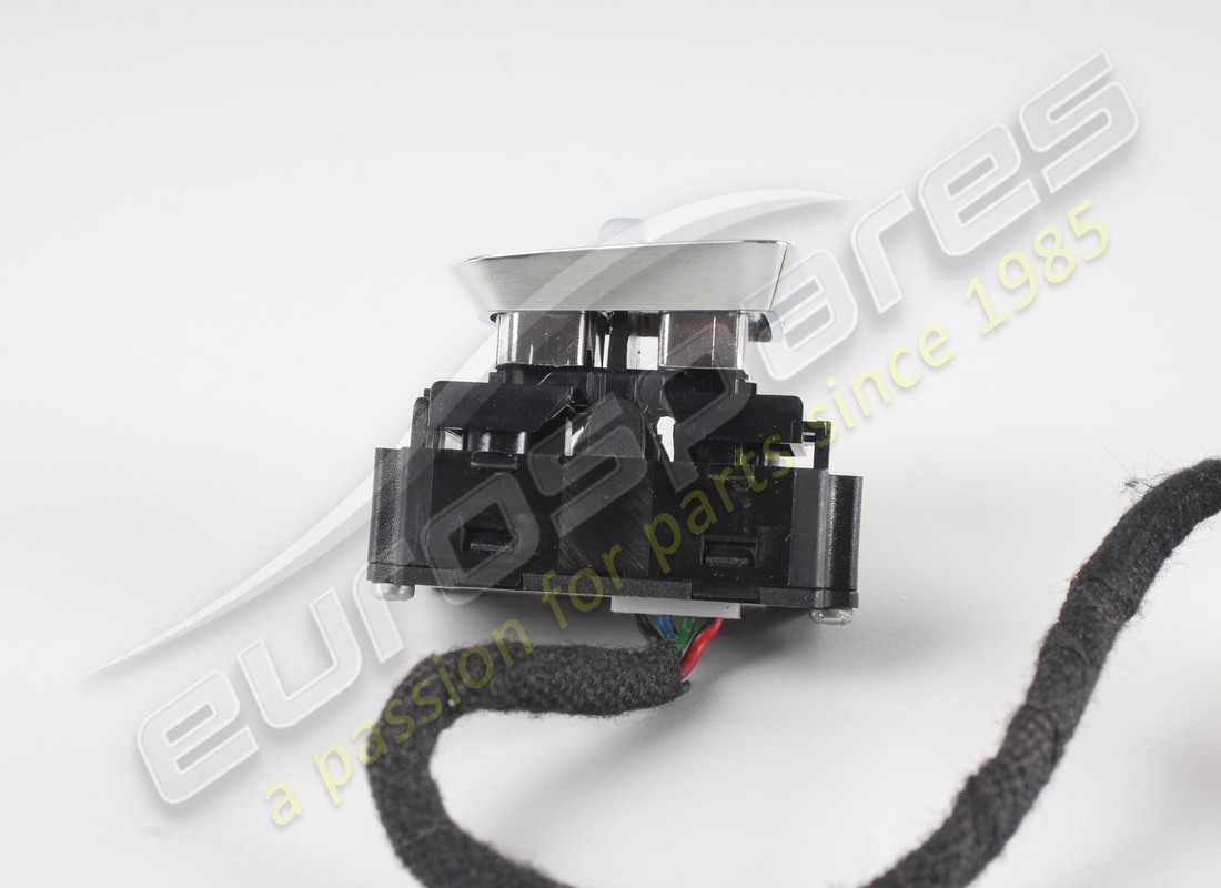 nuovo pulsante maserati. numero parte 82918400 (4)