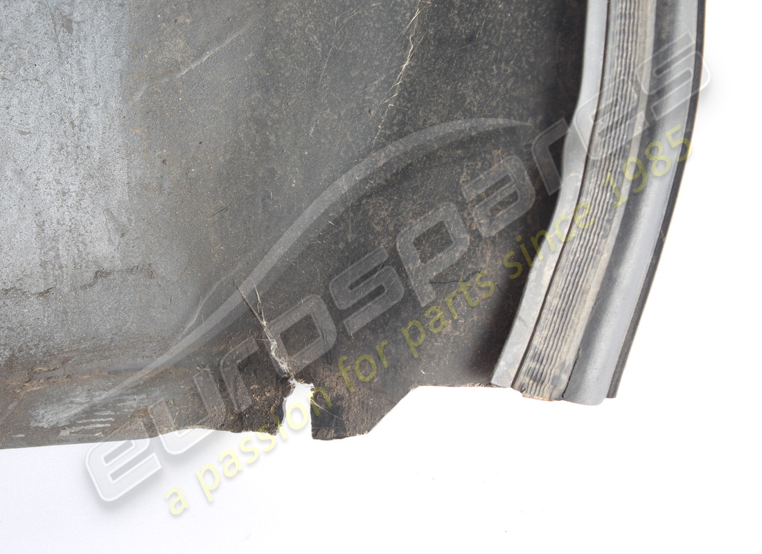 copertura del passaruota anteriore dx usata ferrari. numero parte 63131200 (2)