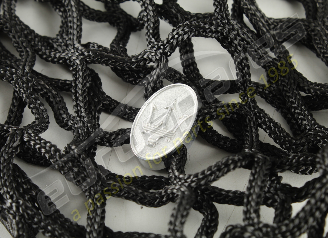 nuova maserati rete per vano bagagli m156. numero parte 940000334 (2)