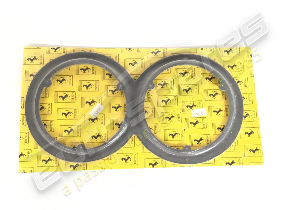 nuovi ferrari anelli supporto fanale posteriore sx. numero parte 62398700 (2)