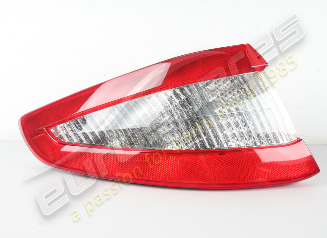 nuovo maserati fanale posteriore sinistro.. numero parte 254663 (1)