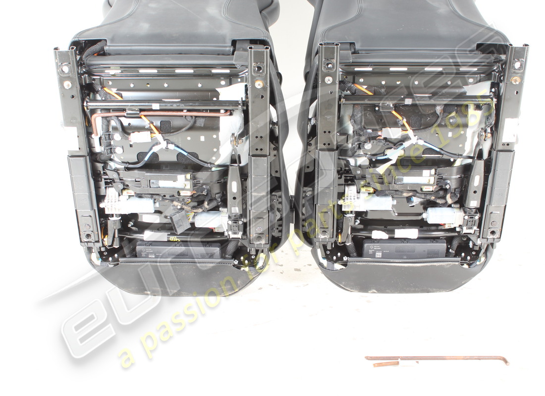 usato ferrari ferrari 296 coppia di posti a sedere stile std, completamente elettrici con ventilato. numero parte eap1481236 (7)