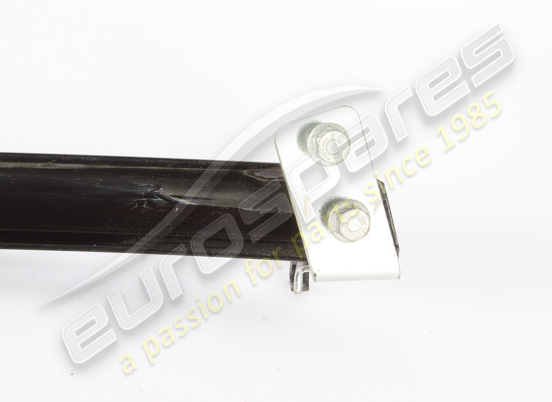 guida posteriore dx usata ferrari. numero parte 66856200 (3)