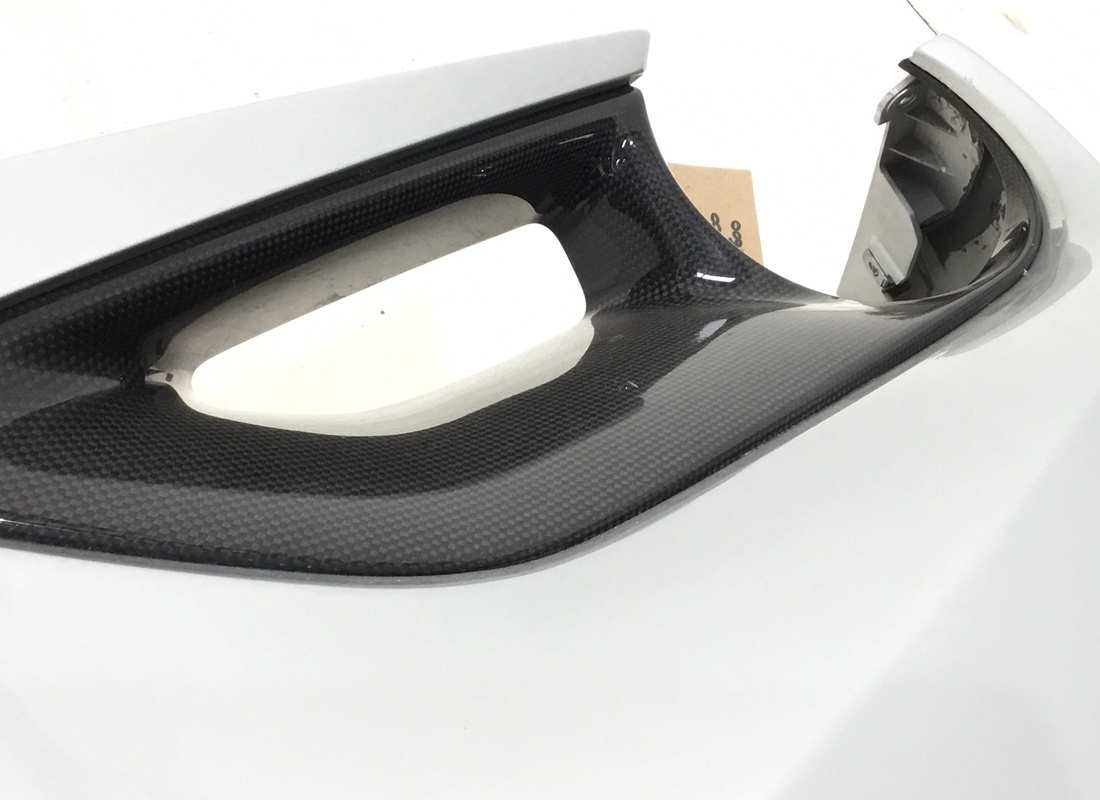 paraurti posteriore eurospares ferrari 488 usato con cornici luci in carbonio. numero parte eap1374241 (2)