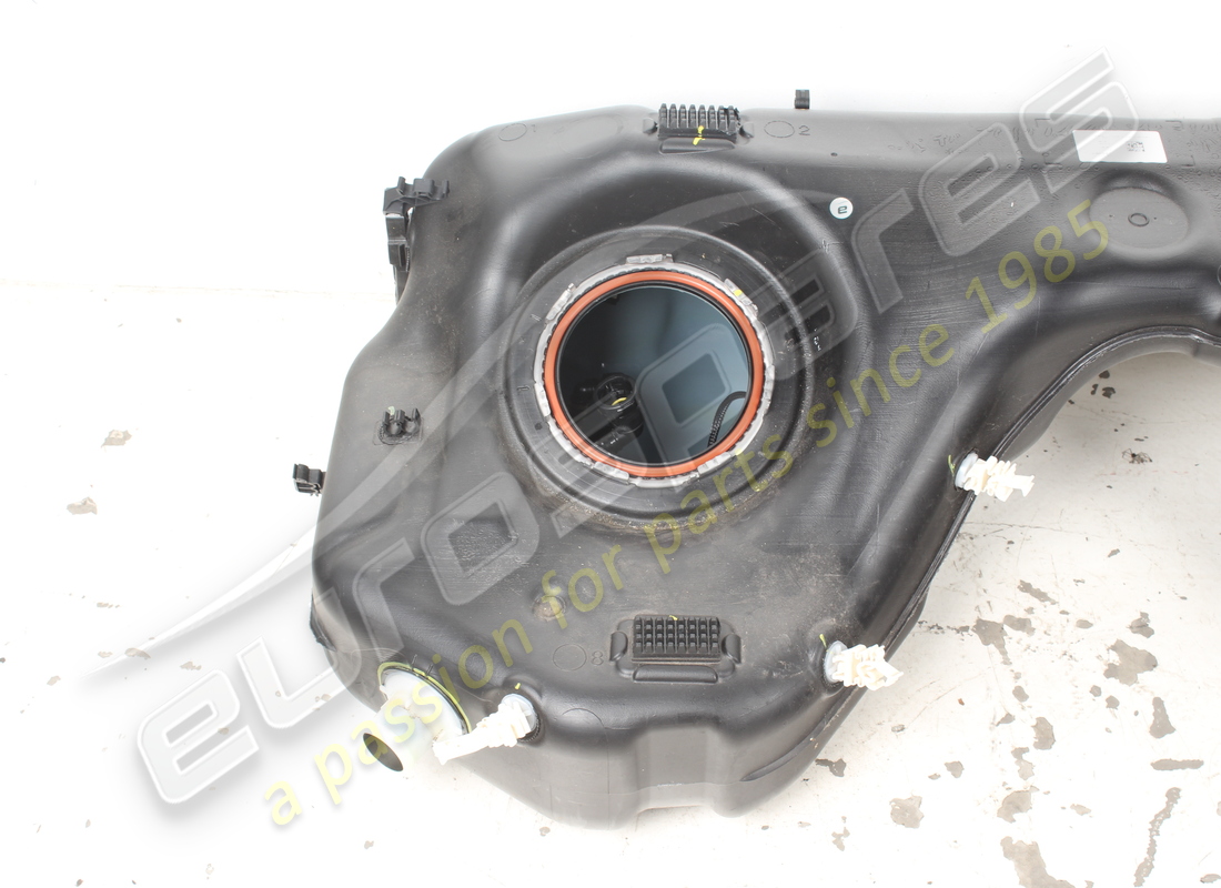 gruppo serbatoio carburante usato maserati. numero parte 675001696 (3)