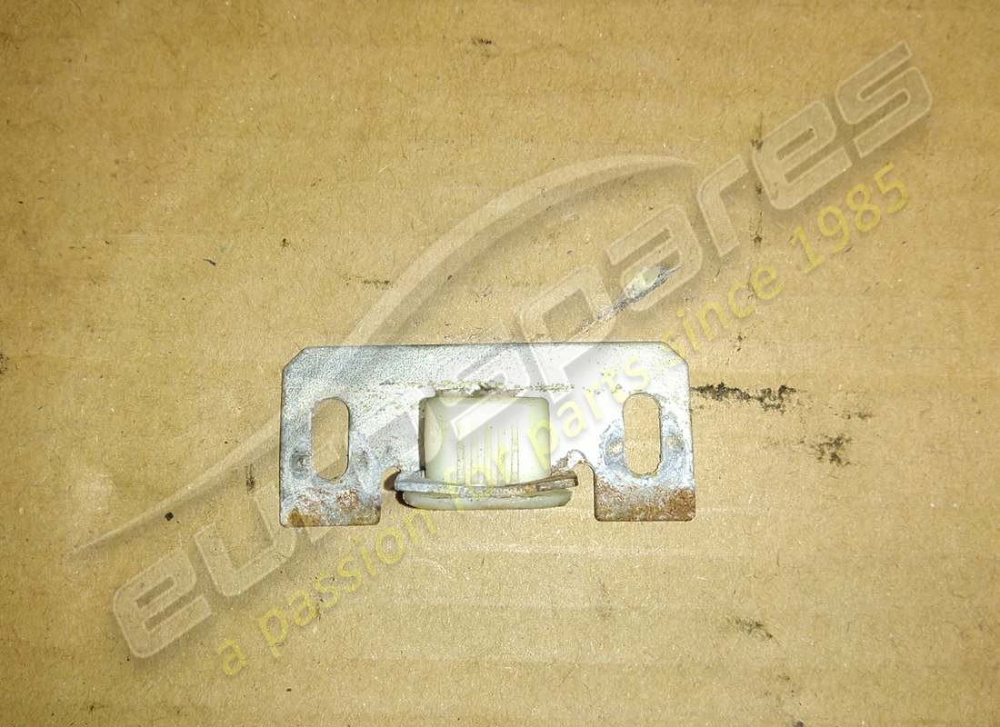 PARENTESI Ferrari USATA. NUMERO PARTE 65297600 (1)