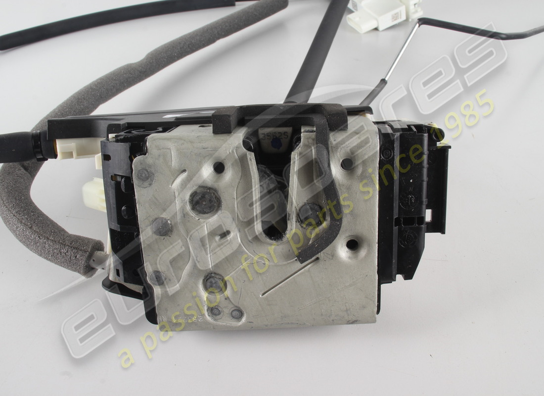 nuova maserati serratura porta anteriore destra. numero parte 670216492 (5)