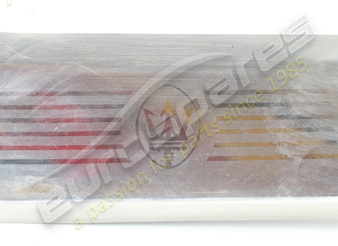 BATTITACCO POSTERIORE DESTRO CROMATO USATO MASERATI. NUMERO PARTE 378305322 (2) battitacco posteriore destro cromato usato maserati. numero parte 378305322 (2)