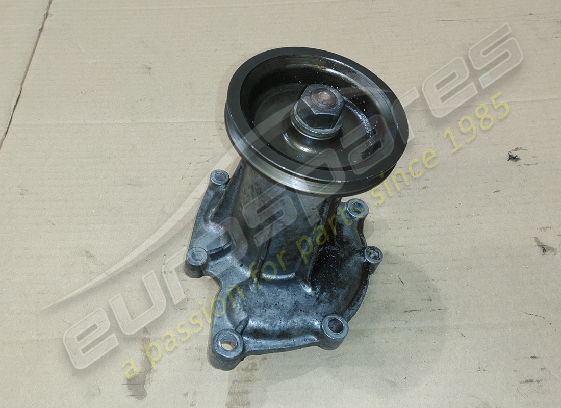 pompa acqua eurospares usata parte anteriore completa di puleggia. numero parte eap1389959 (2)