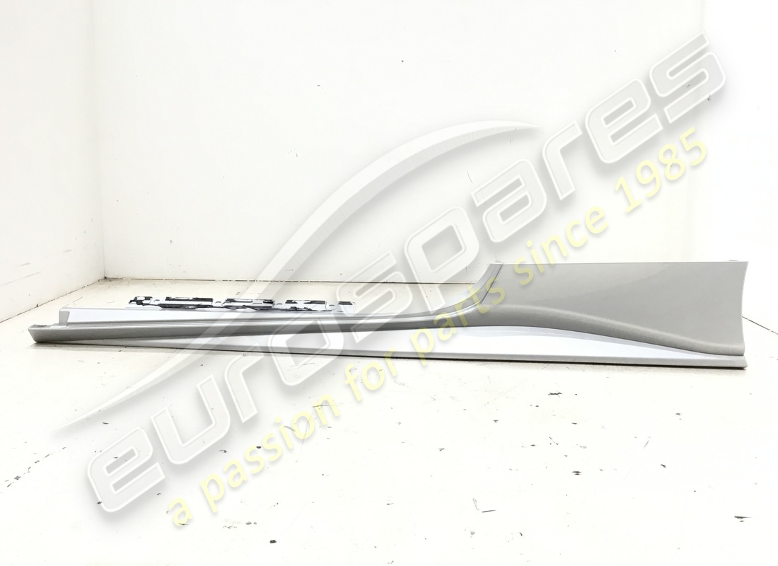 USATO Ferrari RIVESTIMENTO SOTTOPORTA SX . NUMERO PARTE 86612310 (1)