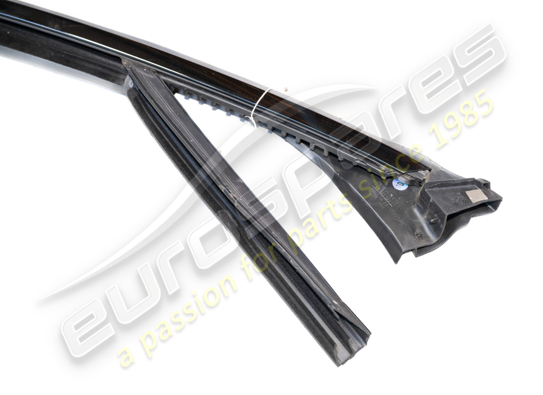 guarnizione anteriore dx usata maserati. numero parte 670295995 (2)