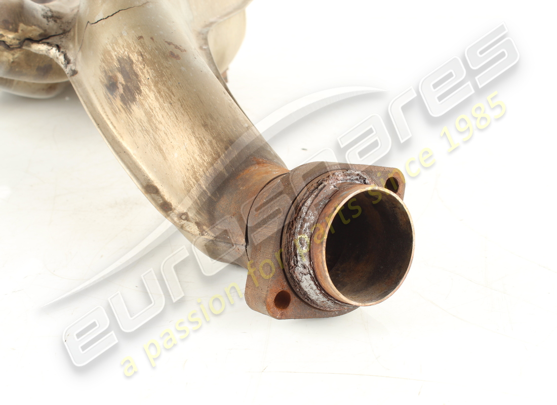 COLLETTORE DI SCARICO DX USATO FERRARI. NUMERO PARTE 136275 (6) collettore di scarico dx usato ferrari. numero parte 136275 (6)