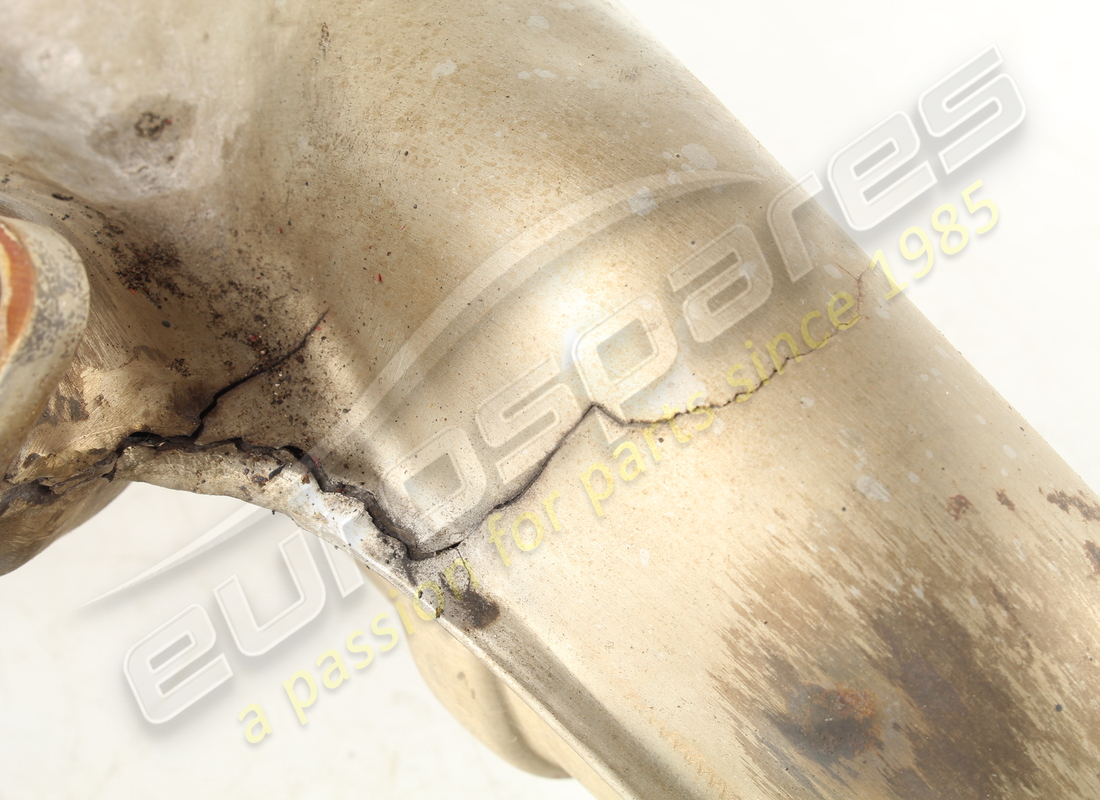 COLLETTORE DI SCARICO DX USATO FERRARI. NUMERO PARTE 136275 (5) collettore di scarico dx usato ferrari. numero parte 136275 (5)