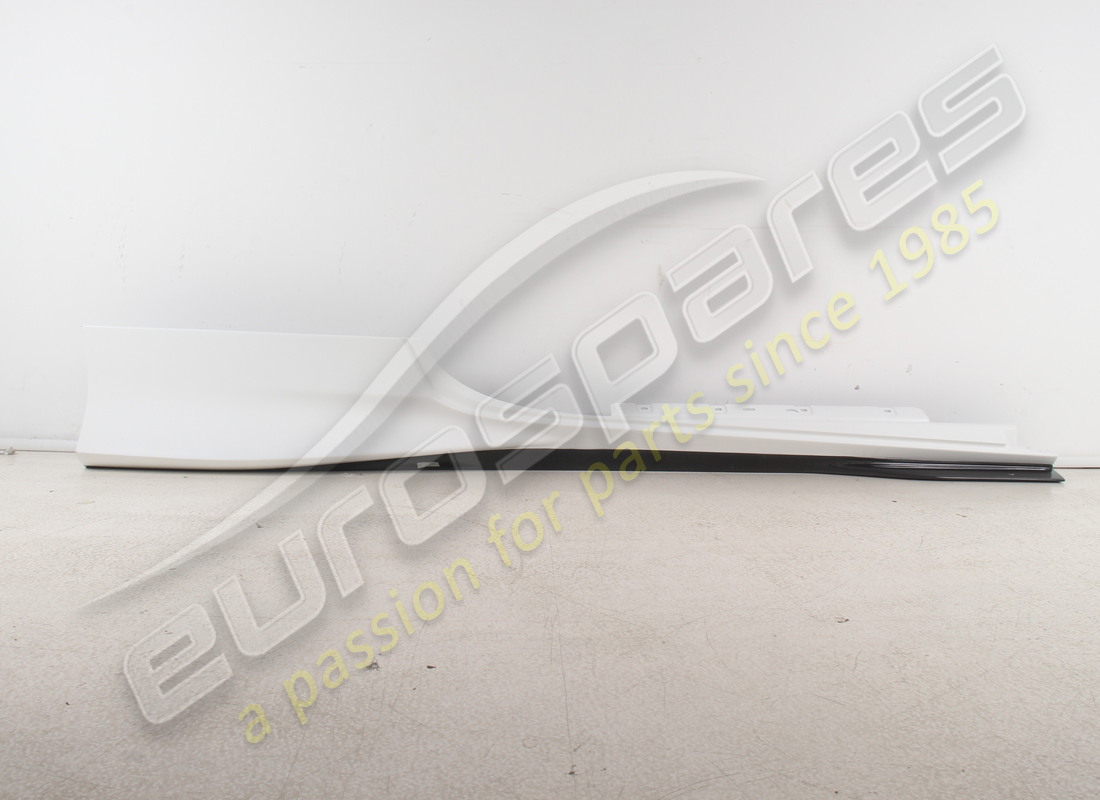 NUOVO (ALTRO) Ferrari RIVESTIMENTO SOTTOPORTA DESTRO COMPLETO . NUMERO PARTE 985881797 (1)