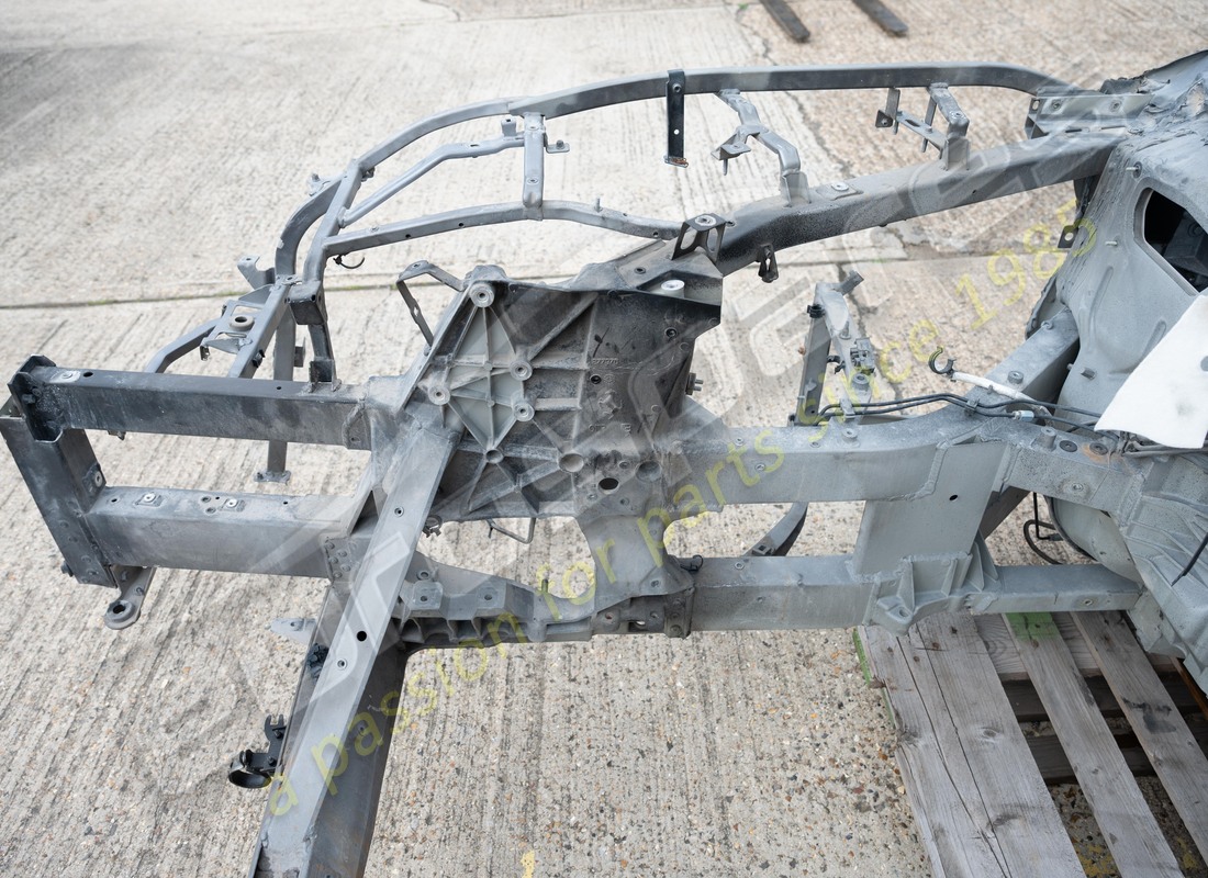 telaio anteriore completo usato eurospares con paraurti. numero parte eap1721806 (9)