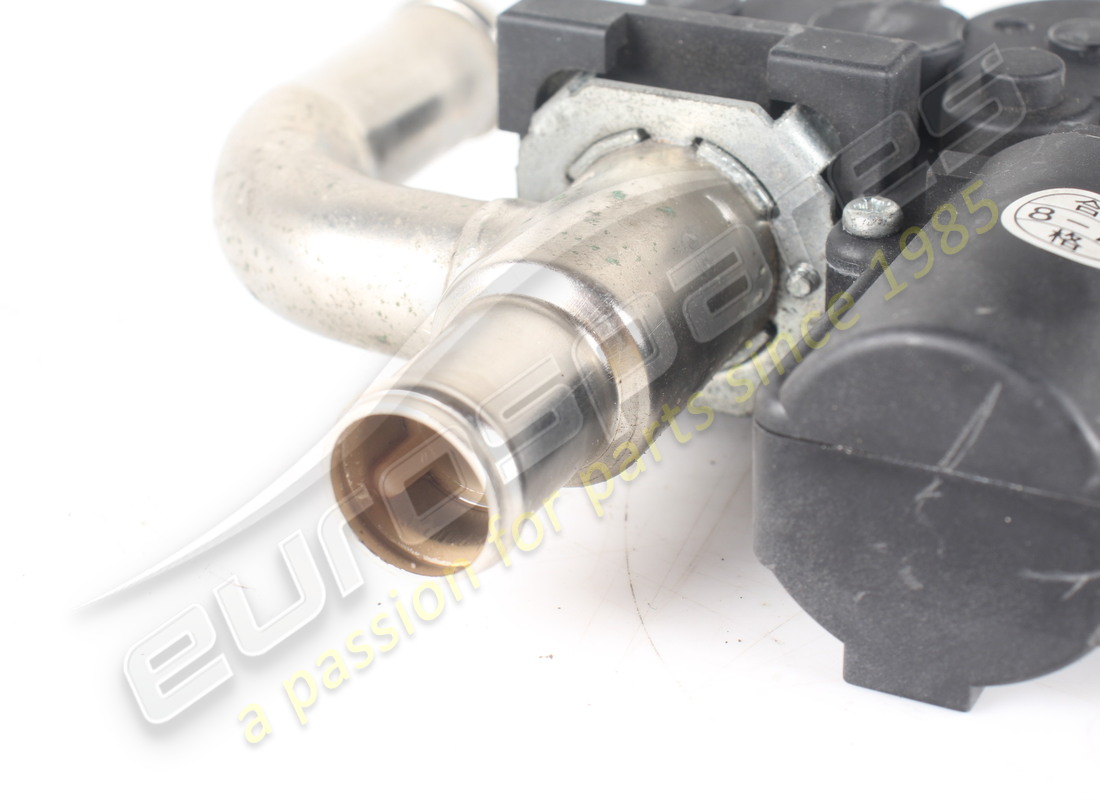 USATA FERRARI VALVOLA TGK DX. NUMERO PARTE 67635900 (4) usata ferrari valvola tgk dx. numero parte 67635900 (4)