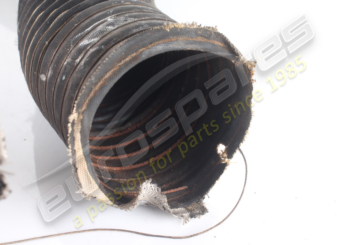 CONDOTTO DELL'ARIA FERRARI USATO (80MM). NUMERO PARTE 61790200 (3) condotto dell'aria ferrari usato (80mm). numero parte 61790200 (3)