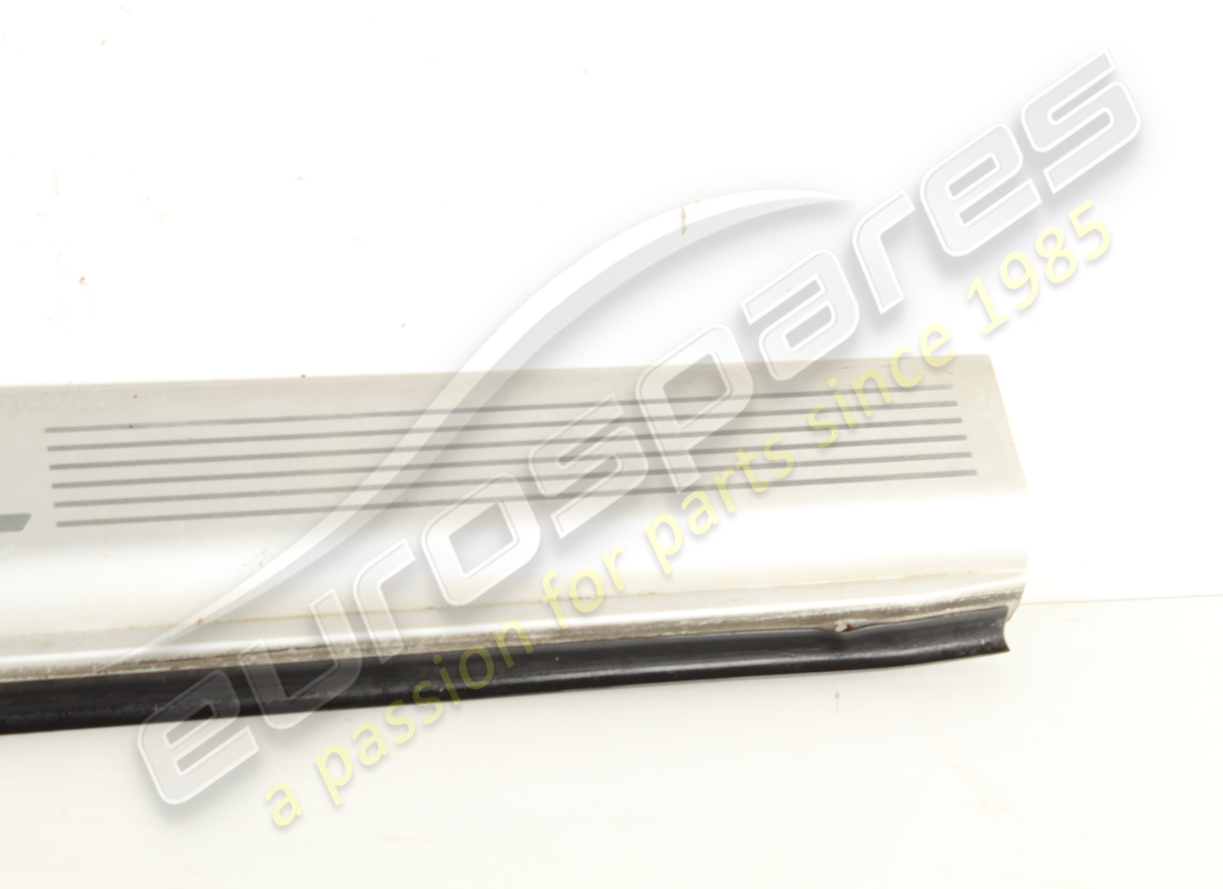 modanatura sottoporta dx usata maserati. numero parte 386100314 (3)