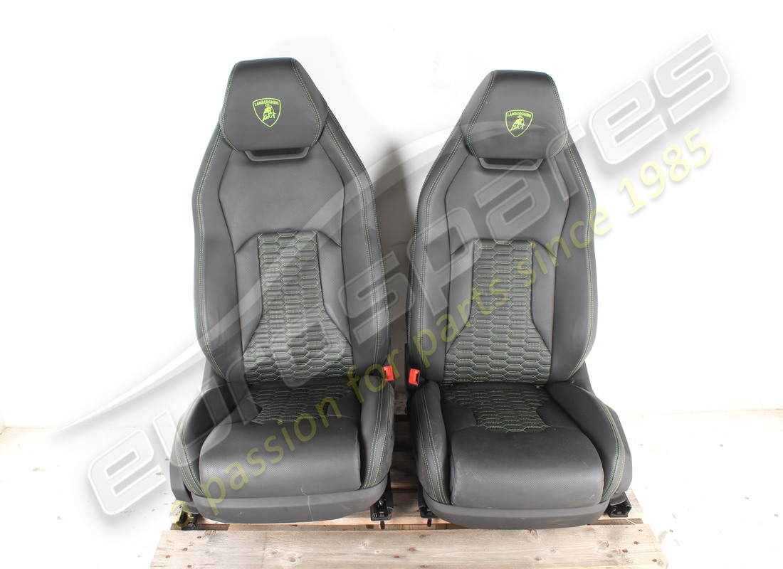 SET COMPLETO DI SEDILI URUS USATO Eurospares NUMERO PARTE EAP1227394 (1)