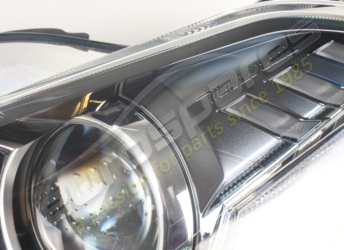nuovo maserati faro sx. numero parte 670215130 (2)
