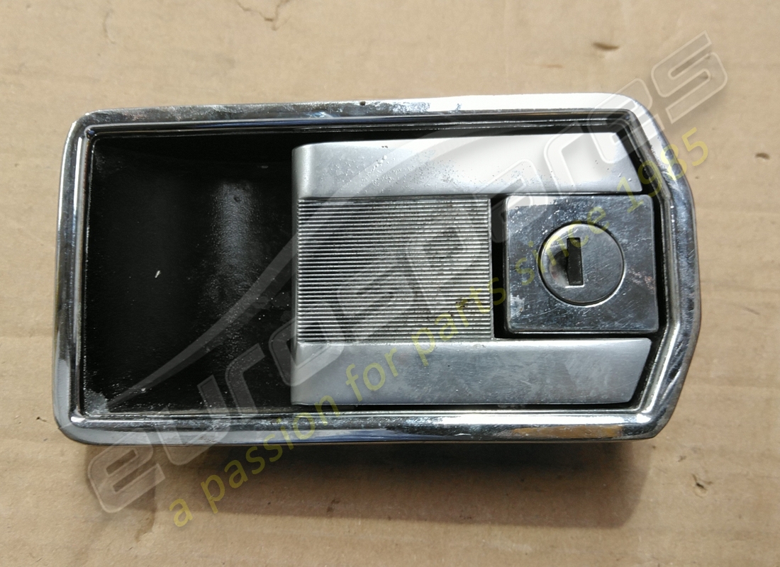 MANIGLIA PORTA SX USATA Ferrari. NUMERO PARTE 40062606 (1)