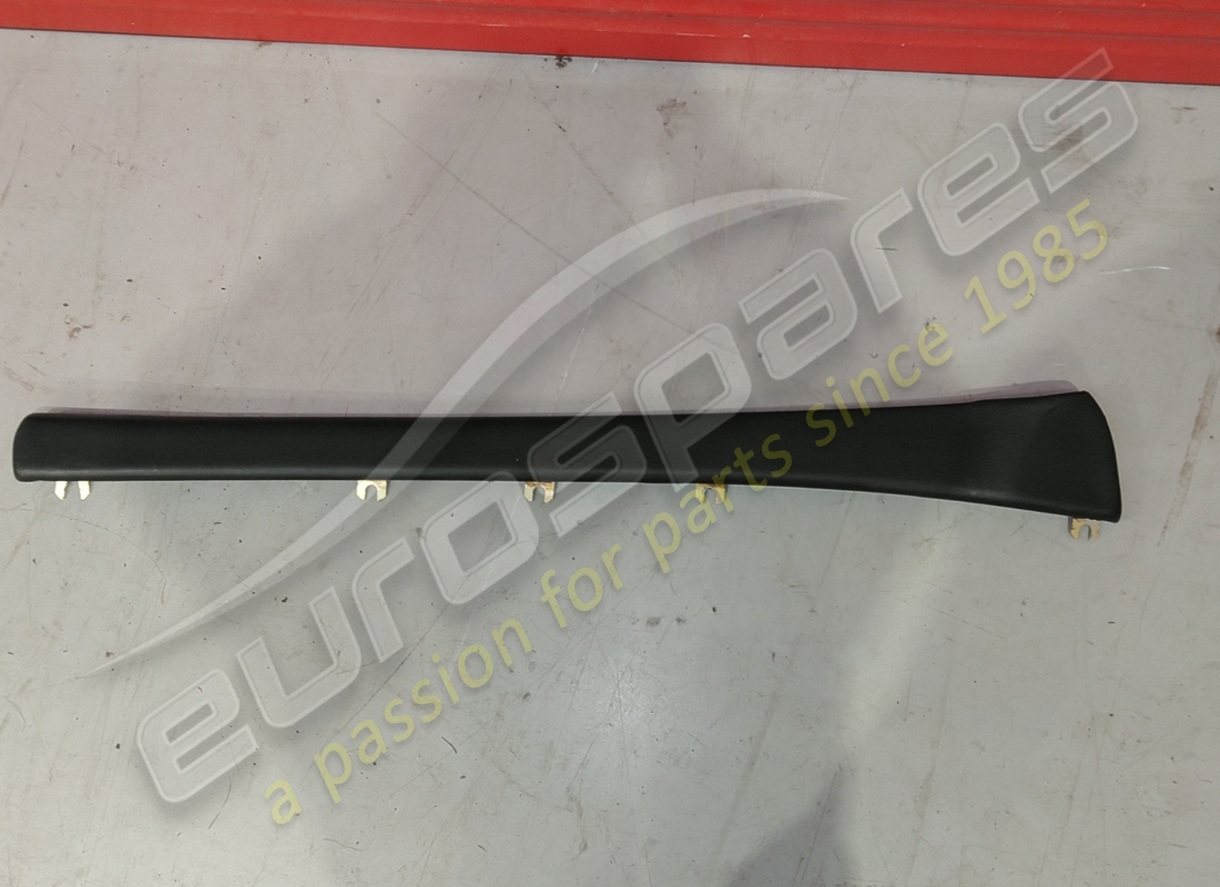 USATO Ferrari CUSTODIA SUPERIORE SX COPERTA. NUMERO PARTE 637183.. (1)