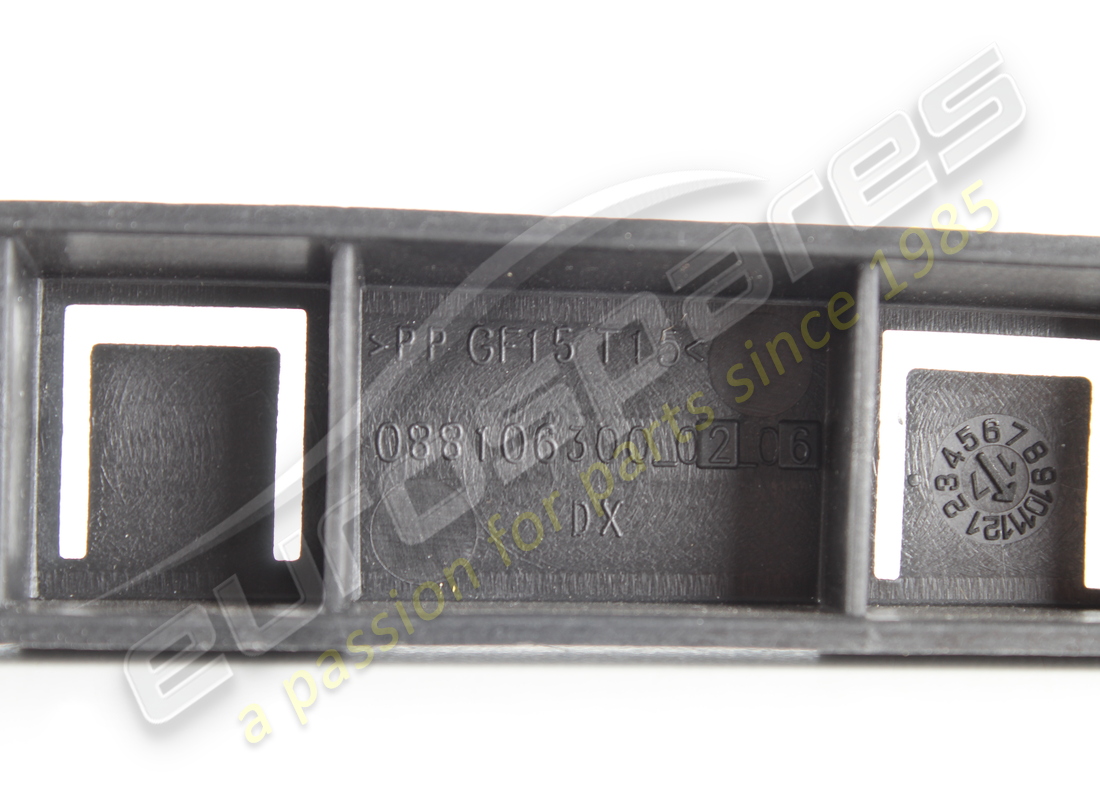 NUOVO FERRARI SUPPORTO PARAURTI POSTERIORE LATERALE DESTRO. NUMERO PARTE 88106300 (5) nuovo ferrari supporto paraurti posteriore laterale destro. numero parte 88106300 (5)