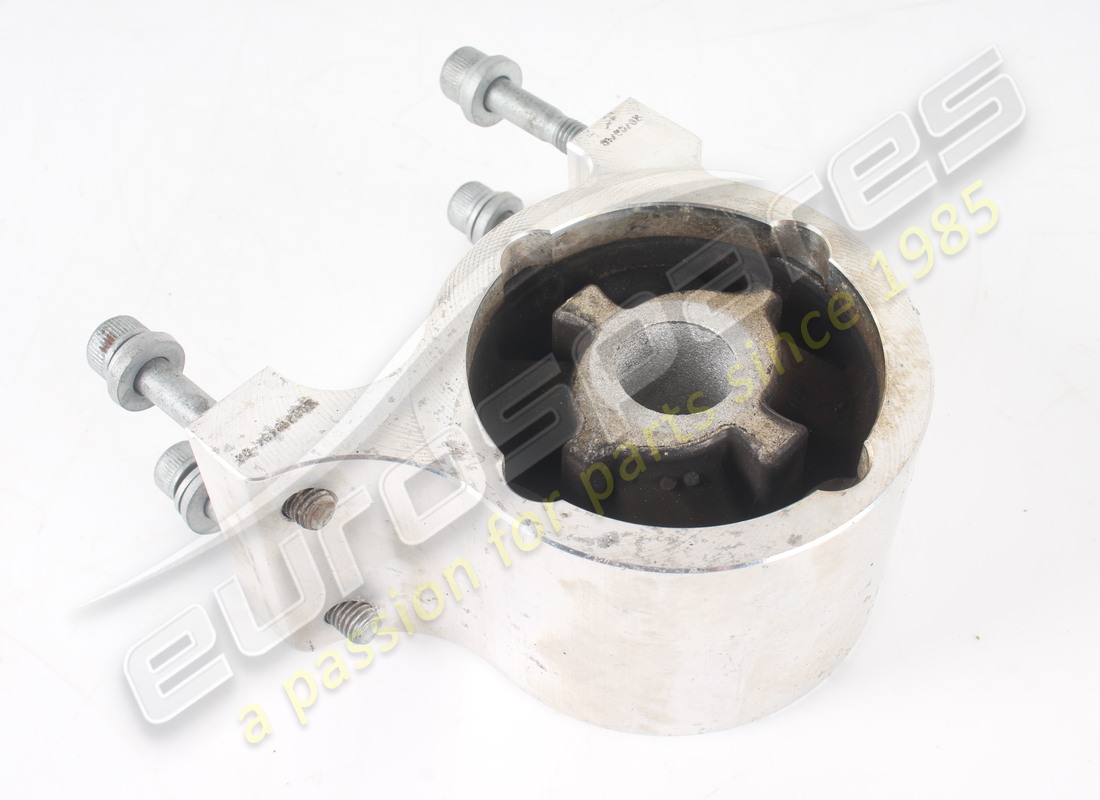 usato ferrari supporto boccola destra completo. numero parte 319484 (2)