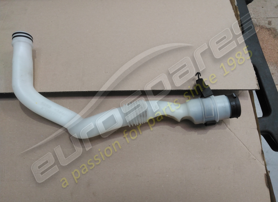 TUBO SERBATOIO Maserati USATO . NUMERO PARTE 670038848 (1)