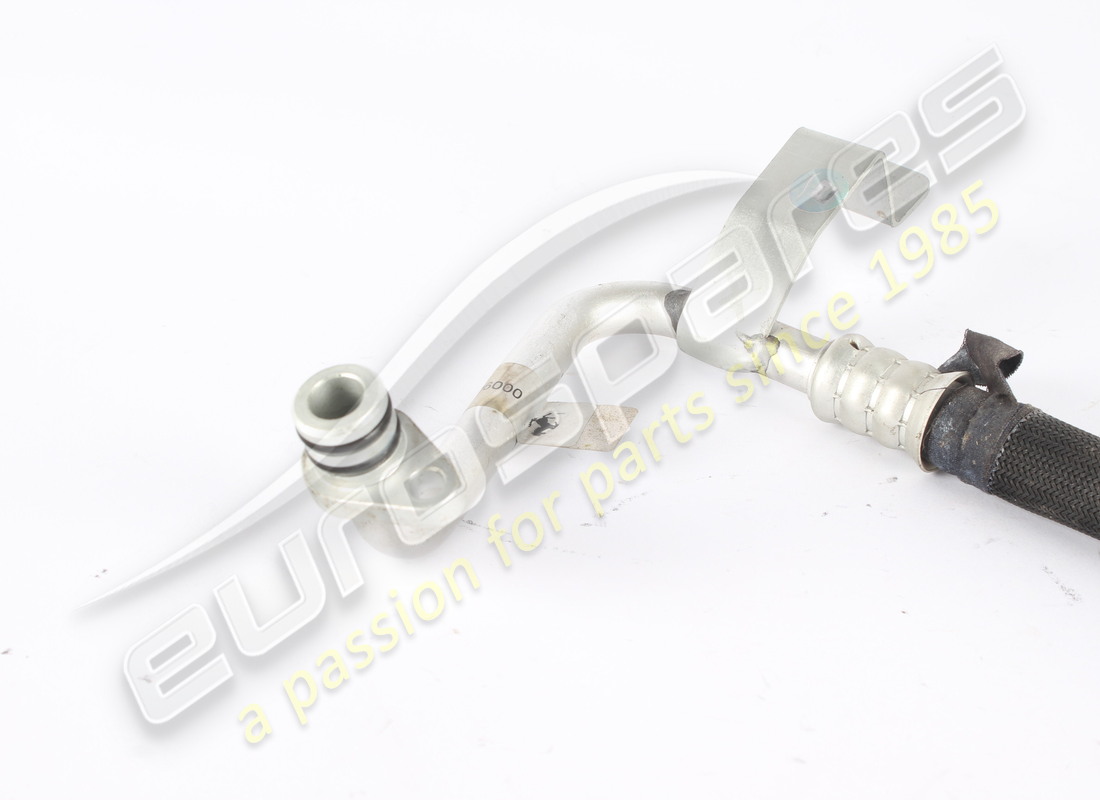 tubo di uscita del radiatore ferrari usato. numero parte 909762 (2)