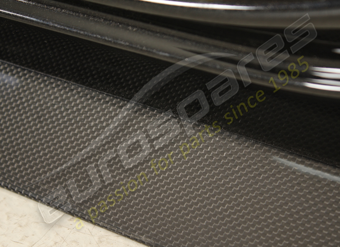 rivestimento sottoporta sx usato ferrari. numero parte 83261500 (3)
